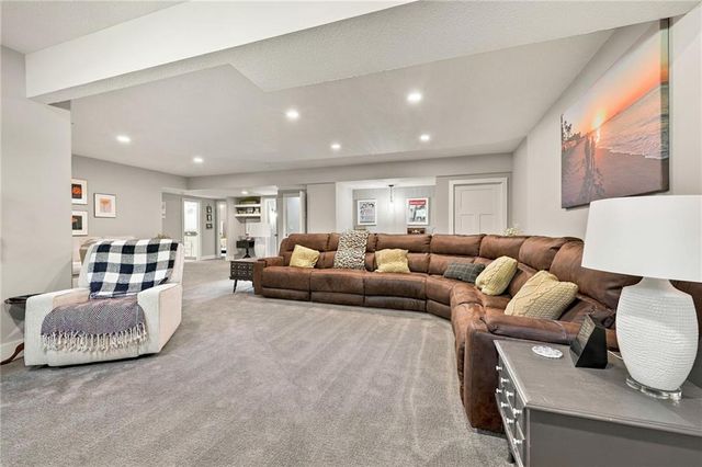9305 SW Sushi Circle, Lee's Summit, MO 64064