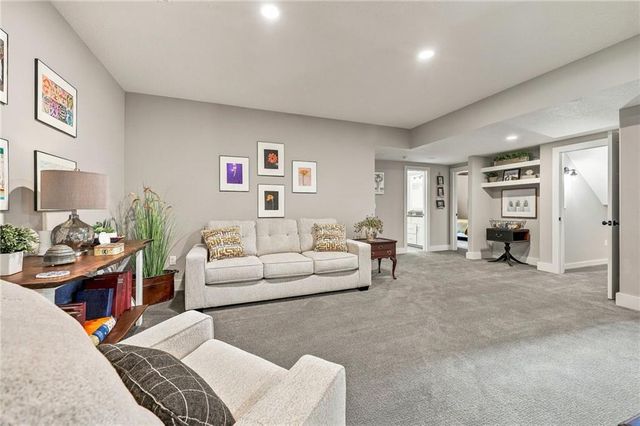 9305 SW Sushi Circle, Lee's Summit, MO 64064