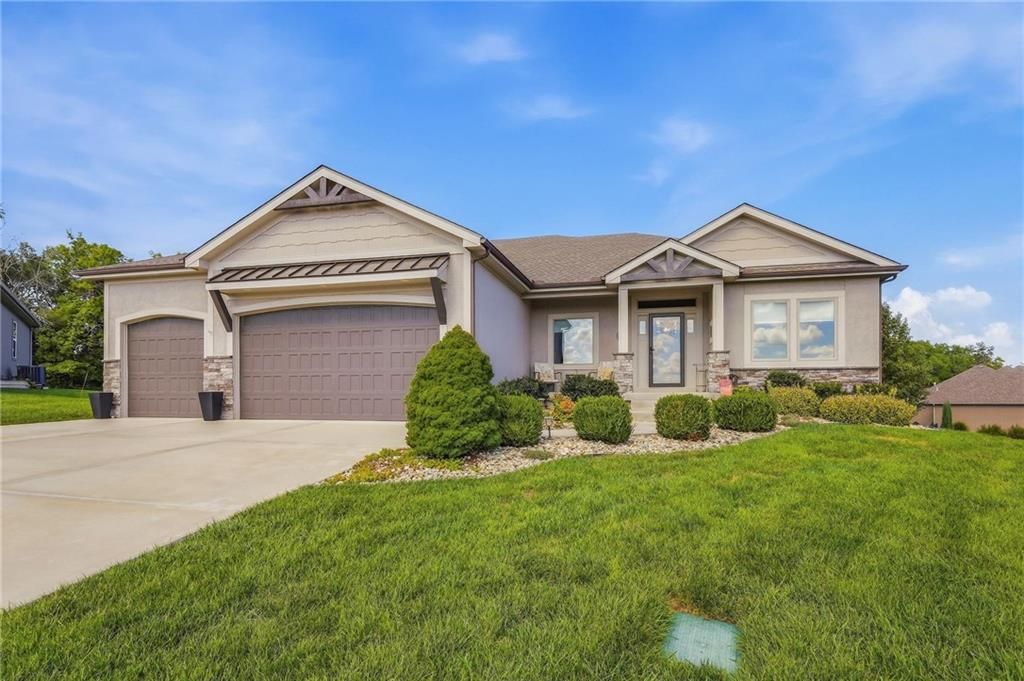 9305 SW Sushi Circle, Lee's Summit, MO 64064