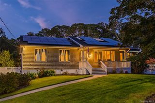 7 Cohrs Court, Moriches, NY 11955