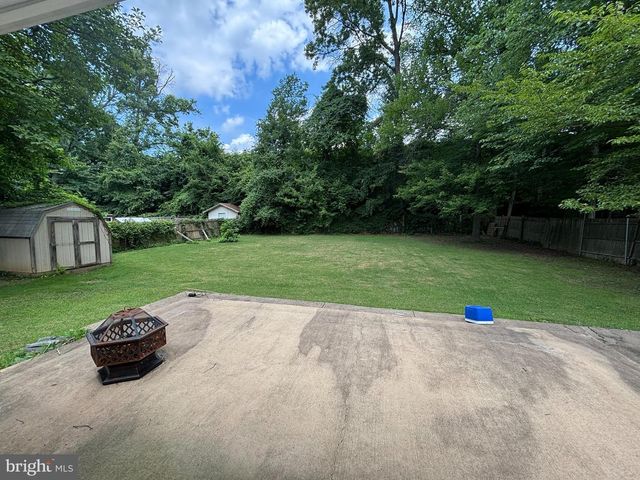 7439 LONG PINE DR, Springfield, VA 22151