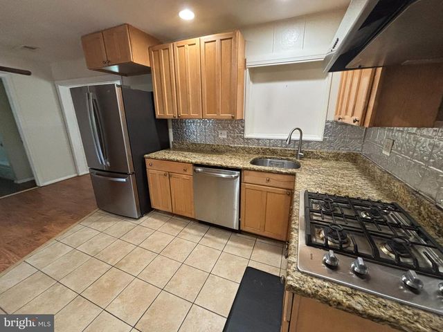 7439 LONG PINE DR, Springfield, VA 22151