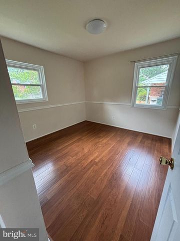 7439 LONG PINE DR, Springfield, VA 22151