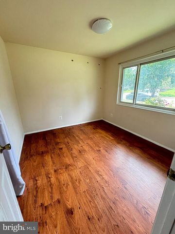 7439 LONG PINE DR, Springfield, VA 22151