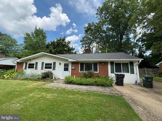 7439 LONG PINE DR, Springfield, VA 22151