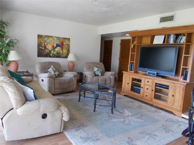 543 MAPLE LEAF COURT 543, Haines City, FL 33844