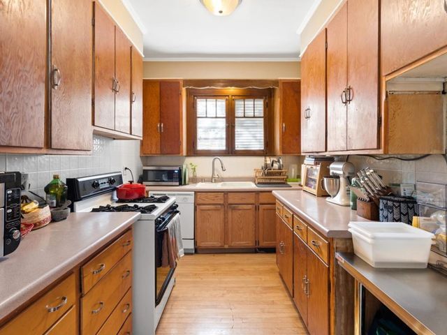 7205 JACKSON Boulevard, Forest Park, IL 60130