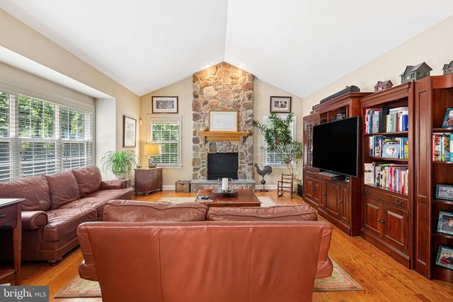 2076 SAINT PETERS RD, Pottstown, PA 19465