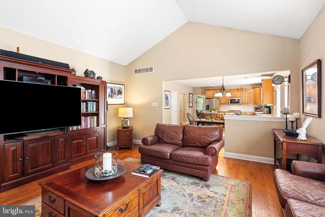 2076 SAINT PETERS RD, Pottstown, PA 19465