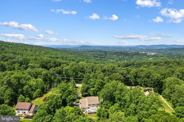 2076 SAINT PETERS RD, Pottstown, PA 19465