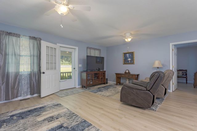 8664 Old Dixie Highway, Spring City, TN 37381