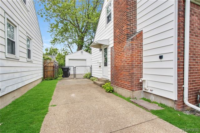 224 Paramount Parkway, Tonawanda, NY 14223