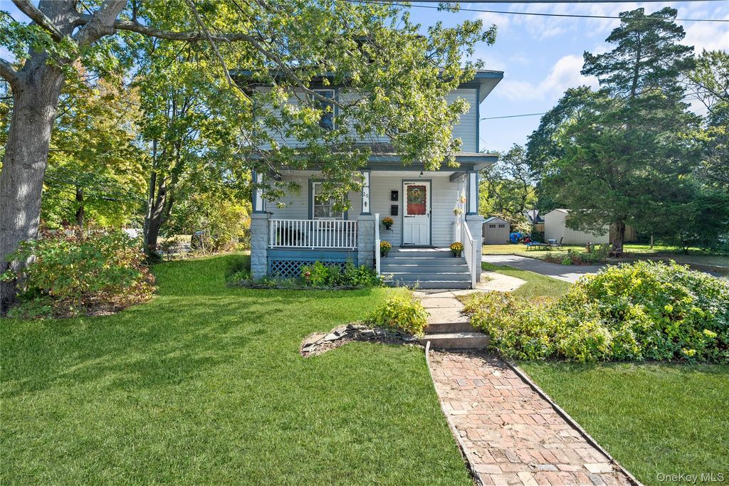 29 Lake Street, Amityville, NY 11701