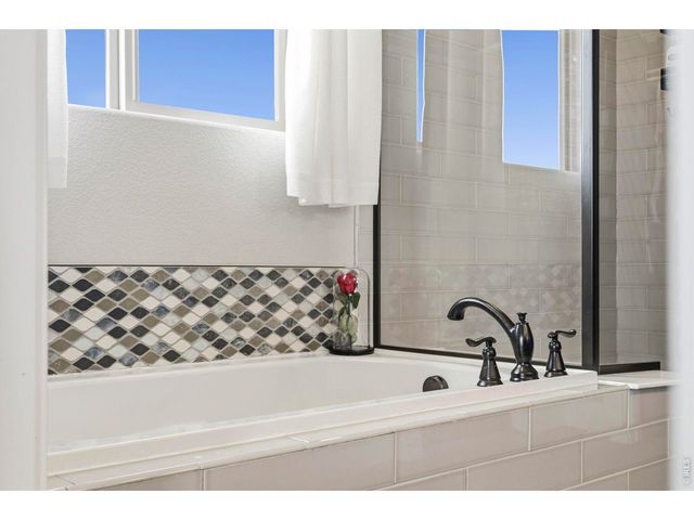1815 Holloway Dr, Windsor, CO 80550