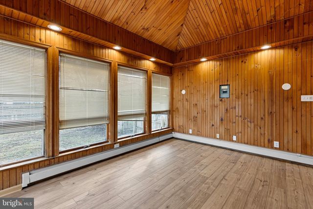 15 IRWIN AVE, New Castle, DE 19720