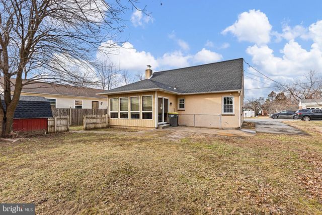 15 IRWIN AVE, New Castle, DE 19720