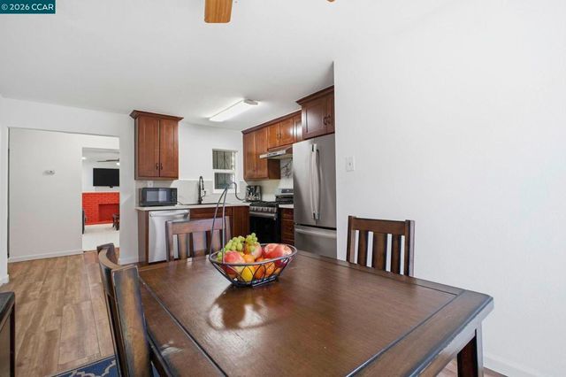 26147 26147 Danforth Ln, Hayward, CA 94545