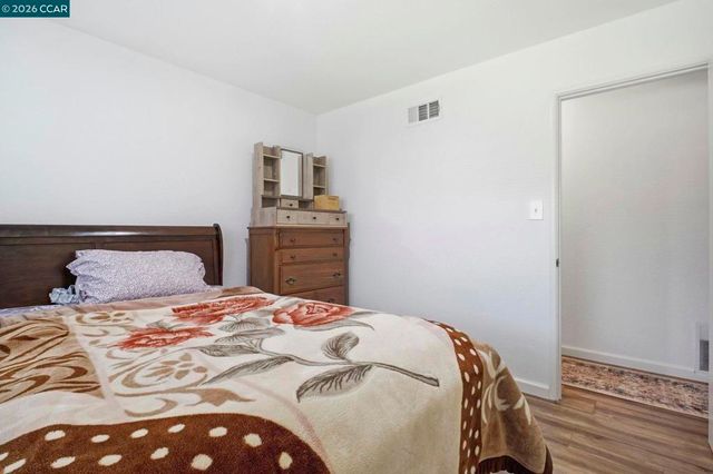 26147 26147 Danforth Ln, Hayward, CA 94545