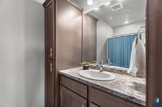 107 E Countryside Ave Avenue, Lennox, SD 57039