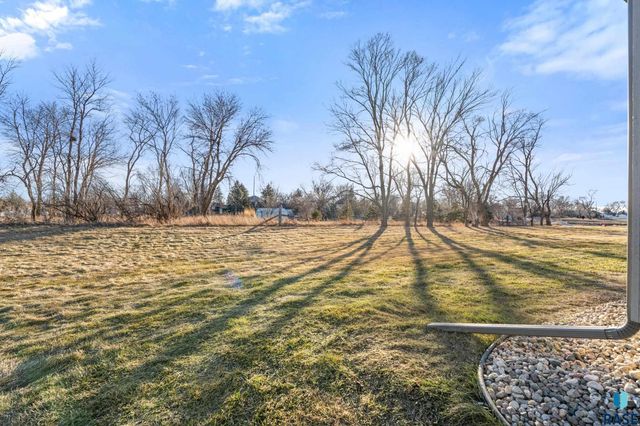 107 E Countryside Ave Avenue, Lennox, SD 57039