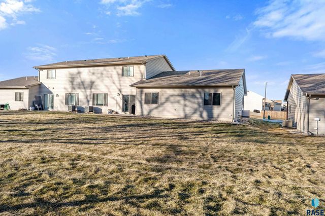 107 E Countryside Ave Avenue, Lennox, SD 57039