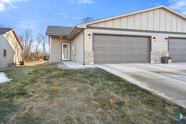 107 E Countryside Ave Avenue, Lennox, SD 57039