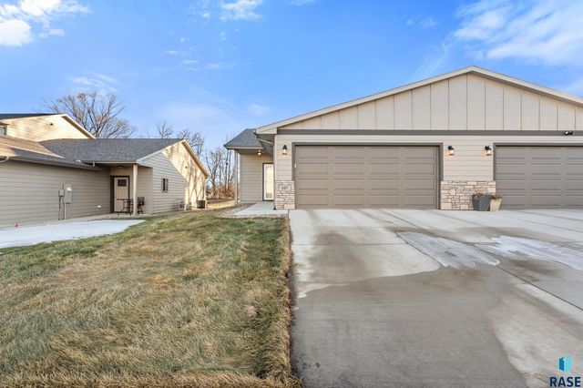 107 E Countryside Ave Avenue, Lennox, SD 57039