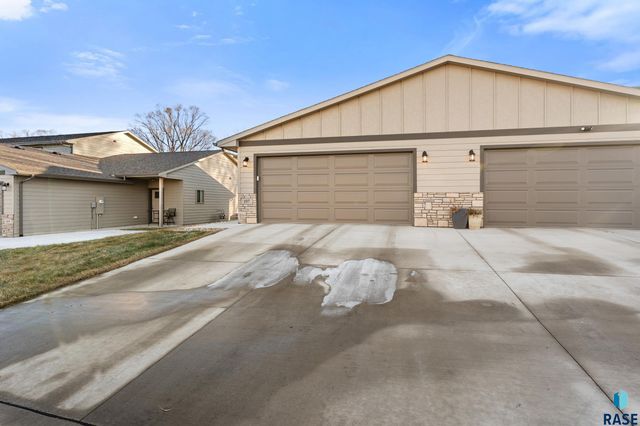 107 E Countryside Ave Avenue, Lennox, SD 57039