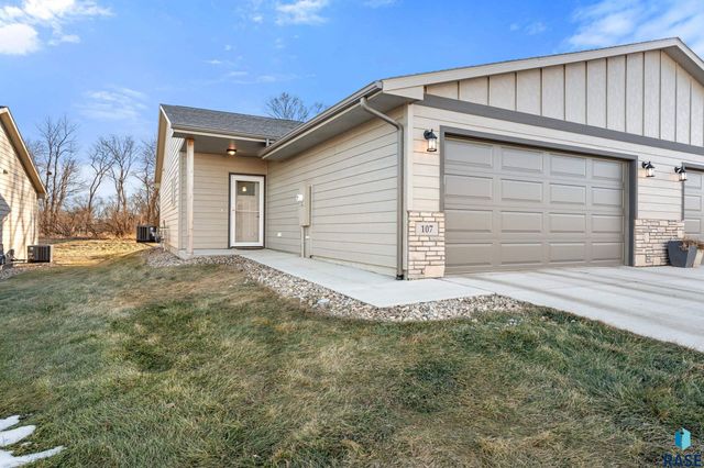 107 E Countryside Ave Avenue, Lennox, SD 57039