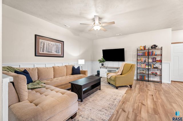 107 E Countryside Ave Avenue, Lennox, SD 57039