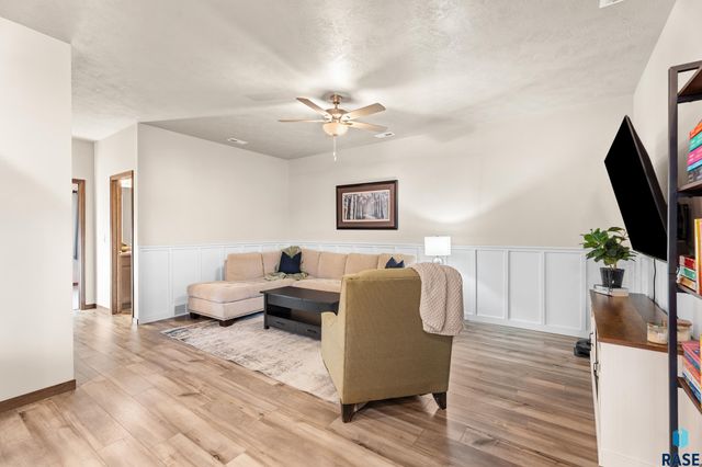 107 E Countryside Ave Avenue, Lennox, SD 57039