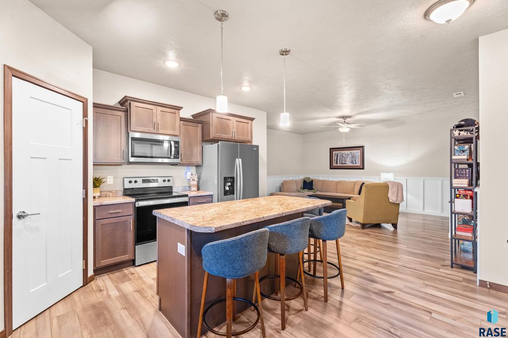 107 E Countryside Ave Avenue, Lennox, SD 57039