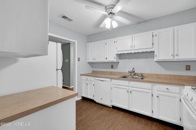 81 Wigwam Lane, Tinton Falls, NJ 07724