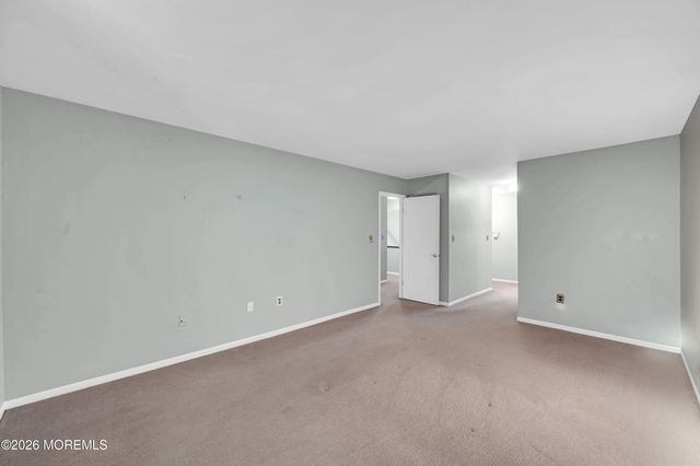 81 Wigwam Lane, Tinton Falls, NJ 07724