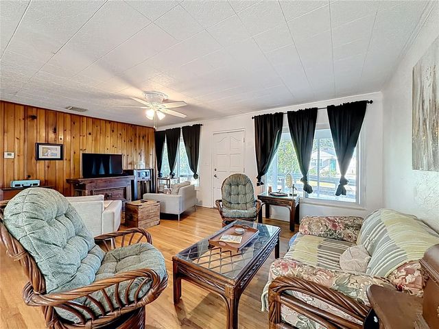 114 PARK AVENUE, Fruitland Park, FL 34731