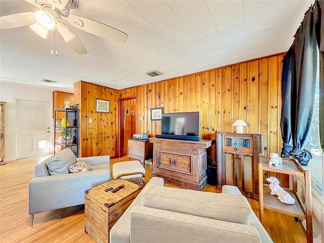 114 PARK AVENUE, Fruitland Park, FL 34731