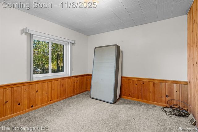 1140 Round Lake Road, White Lake, MI 48386