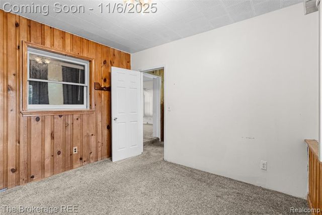 1140 Round Lake Road, White Lake, MI 48386