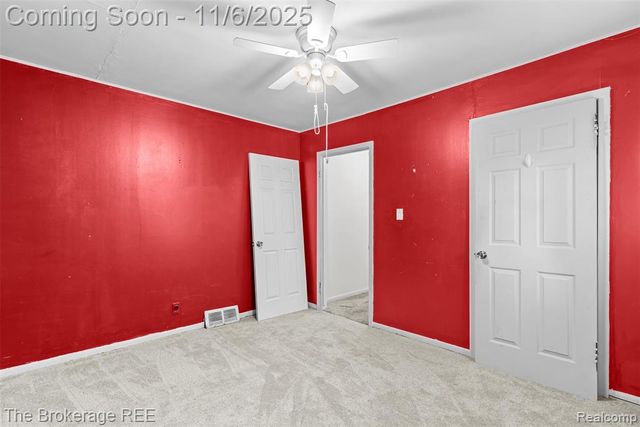 1140 Round Lake Road, White Lake, MI 48386