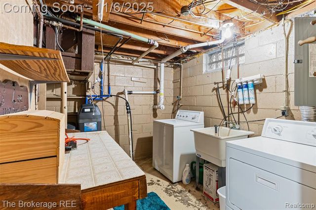 1140 Round Lake Road, White Lake, MI 48386