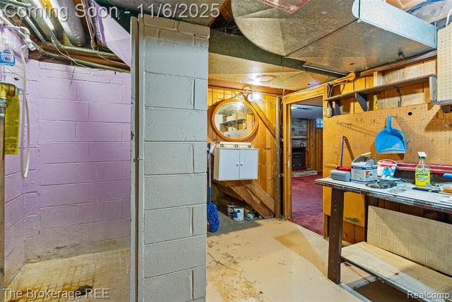 1140 Round Lake Road, White Lake, MI 48386