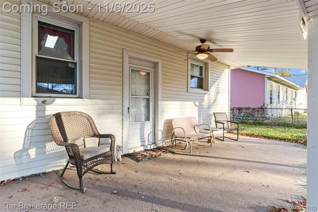 1140 Round Lake Road, White Lake, MI 48386