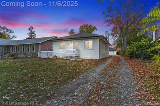 1140 Round Lake Road, White Lake, MI 48386