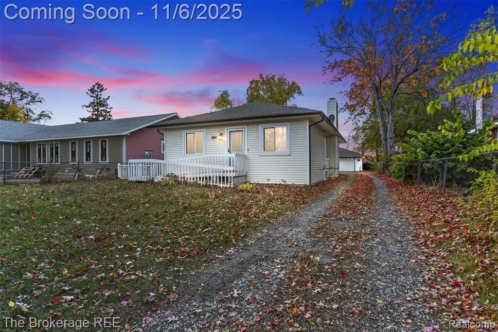 1140 Round Lake Road, White Lake, MI 48386
