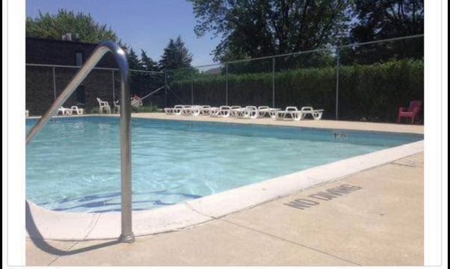 1125 Pleasant Run Drive 807, Wheeling, IL 60090