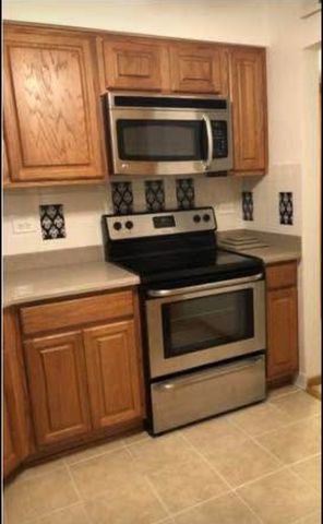 1125 Pleasant Run Drive 807, Wheeling, IL 60090