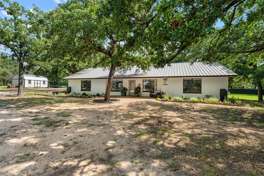 443 County Road 316, Jonesboro, TX 76538