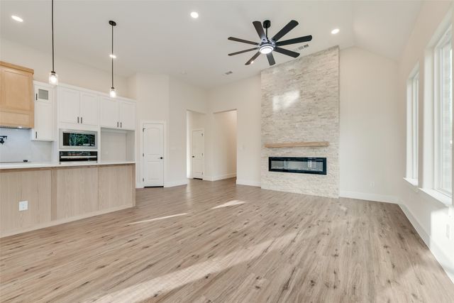 2218 Water Crest Lane, Glenn Heights, TX 75154