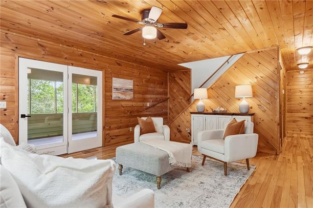 946 Laurel Circle, Blue Ridge, GA 30513
