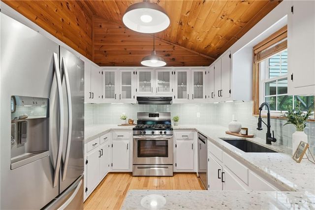 946 Laurel Circle, Blue Ridge, GA 30513